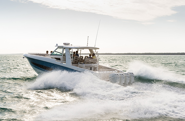 boston whaler 420 outrage running on the water