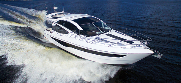 560 sky going fast on dark blue water