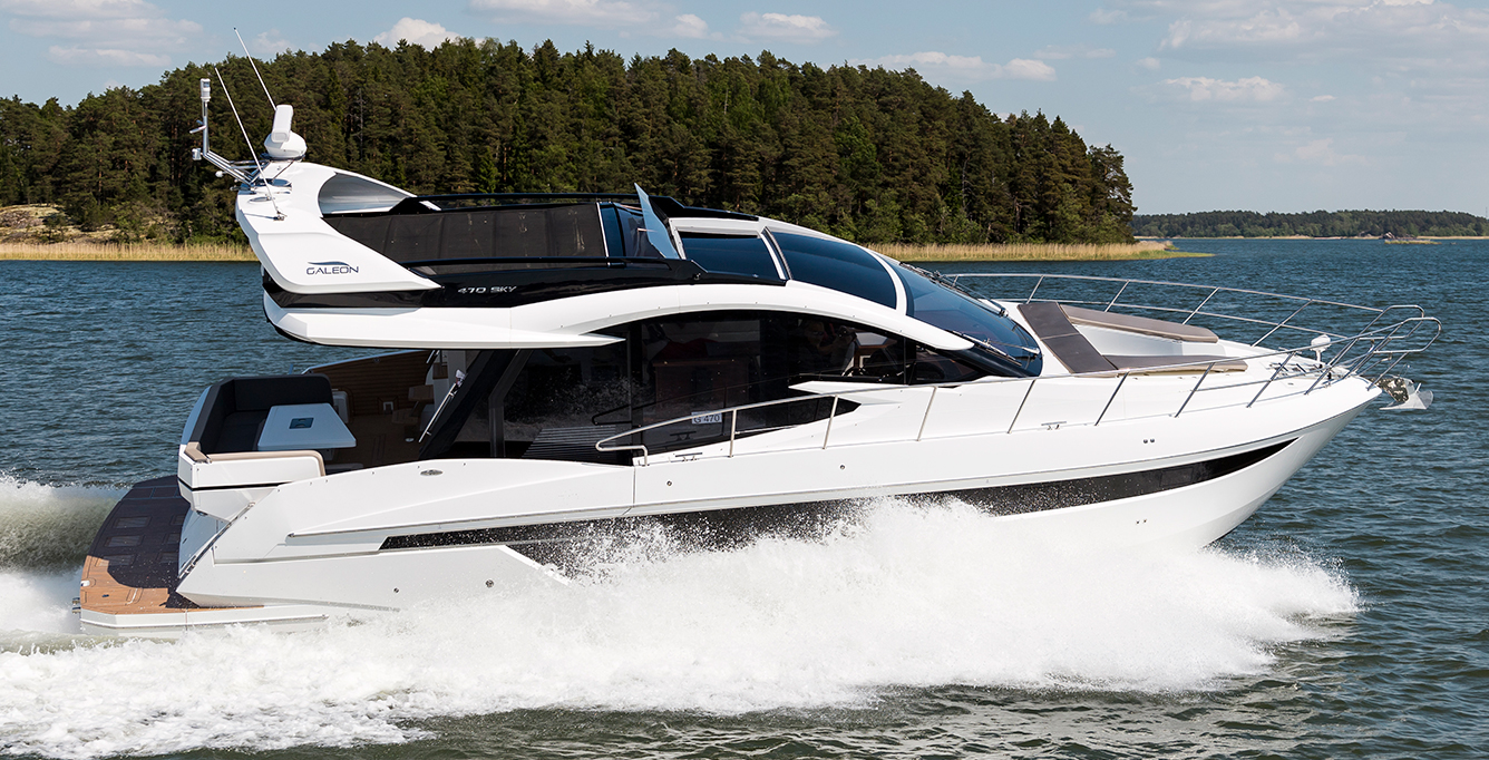 Galeon 470 Sky out on the water