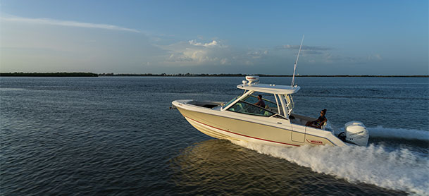 280 Vantage Boston Whaler in the water