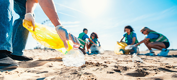 boaters helping clean the beach