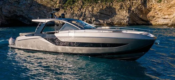 Azimut Verve 47 Out on the Water