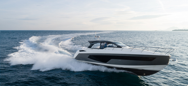 Azimut Yacht Running On The Water Azimut Yacht Running On The Water