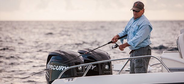 Man fishing off a Boston Whaler 270 Dauntless