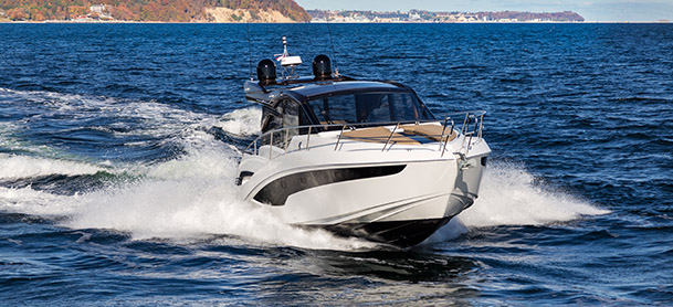 A Galeon 425 HTS in the water