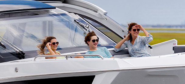 Boaters cruising on the water to stay cool