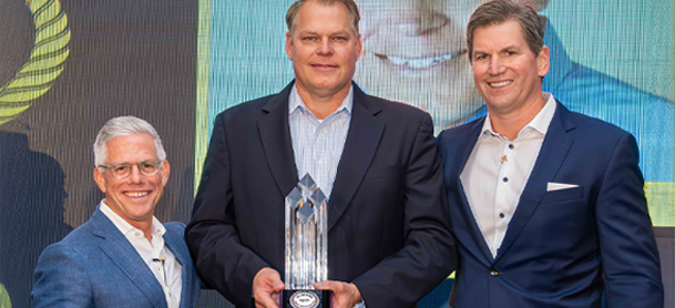 Dale Law receives GM of the year award