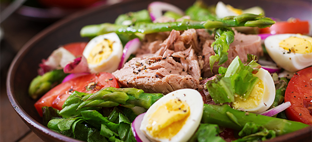 salad with chicken and hard boiled eggs