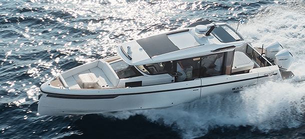 Saxdor 340 GTWA cruising at high speed on open water