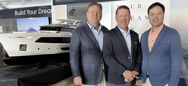 scott roberton receiving the oa award