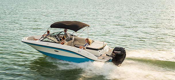 Sea Ray SPX 210 Outboard driving in the water