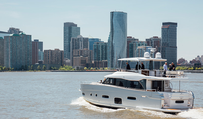 azimut yacht in the hudson river