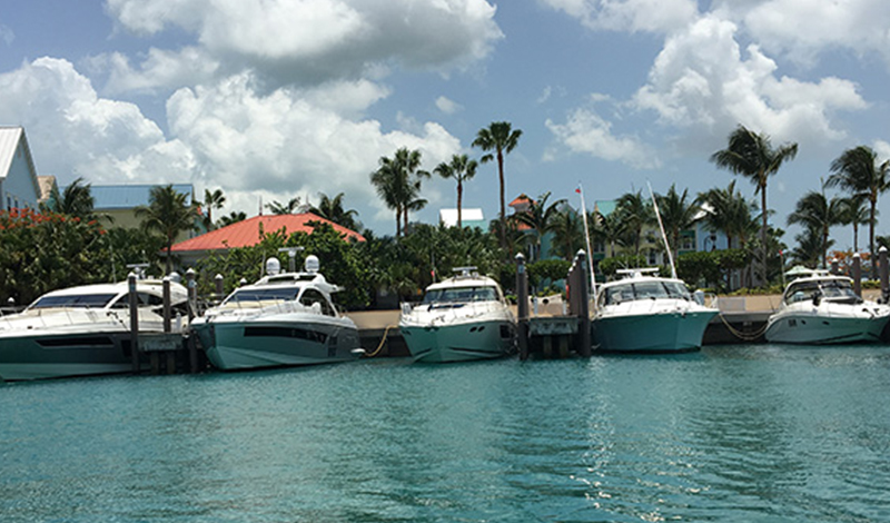 boats anchored up in the bahamas