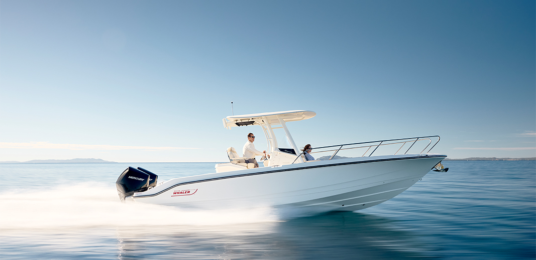 the boston whaler 280 dauntless gliding on the water