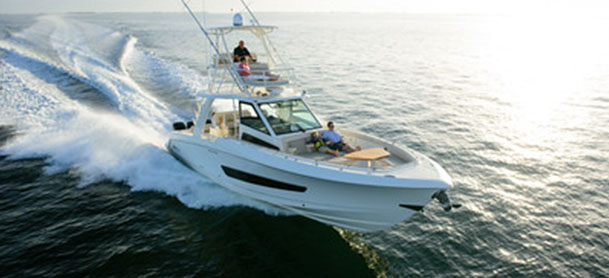 Pontoon Boat Vs Deck Boat Discover Boating