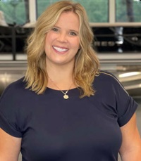 Headshot of Leah Wiczek