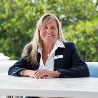 Headshot of Eileen Pare