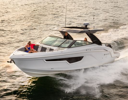 Cruisers Yachts Docktails and Dreams