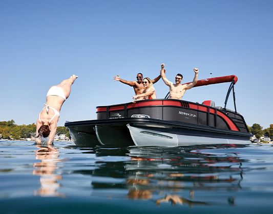 hm3 keowee in water boat show event