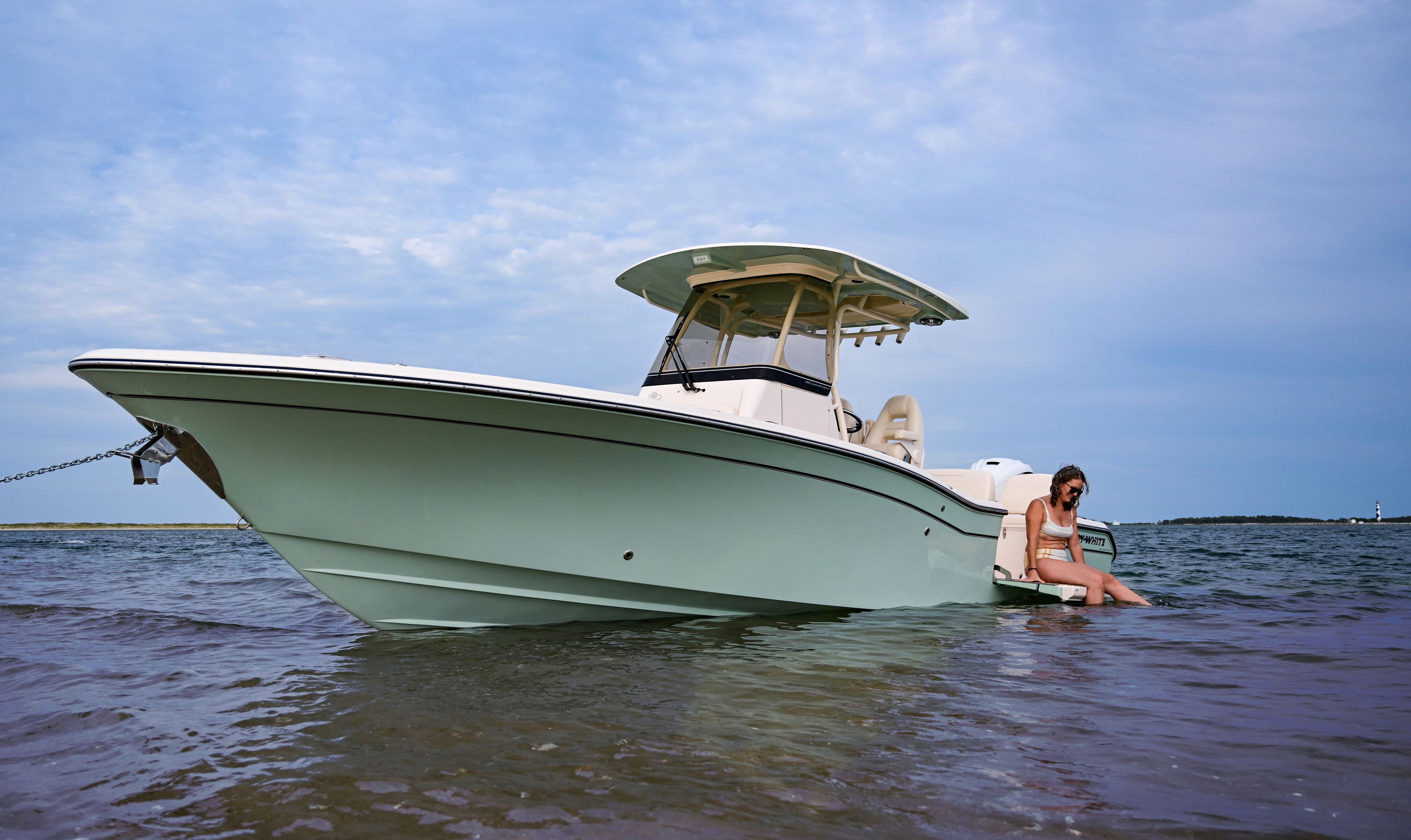 grady white 281 ce woman on sport deck gbb 9225
