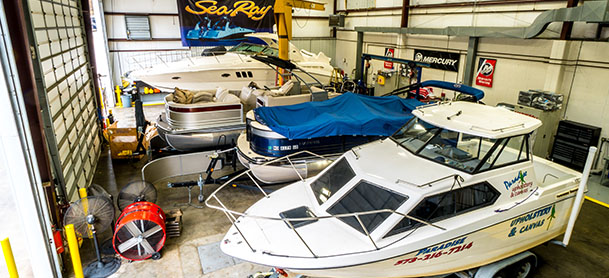 MarineMax Lake Ozark indoor showroom and boats 