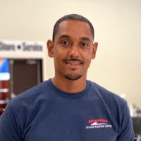 Headshot of Enrique Amezquita