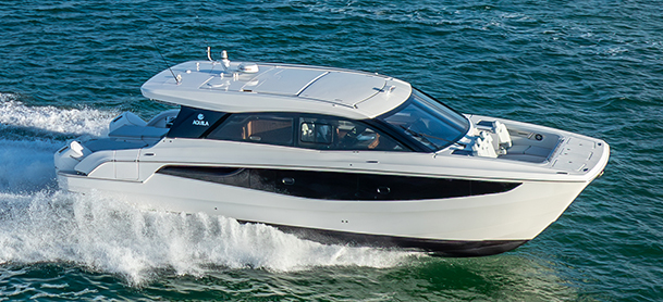 Aquila Coupe on the water