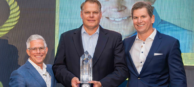 Dale Law receives GM of the year award