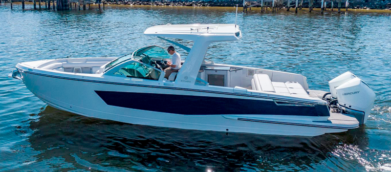 Aviara AV32 Outboard out on the water