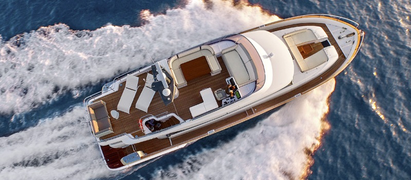 Azimut 66 Magellano out on the water