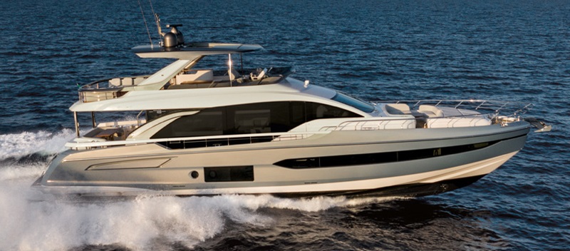 Azimut 78 Flybridge out on the water