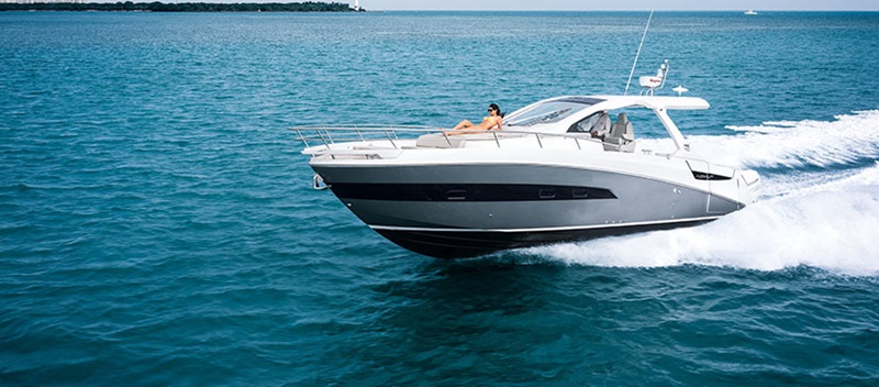 An Azimut Verve 40 in the water