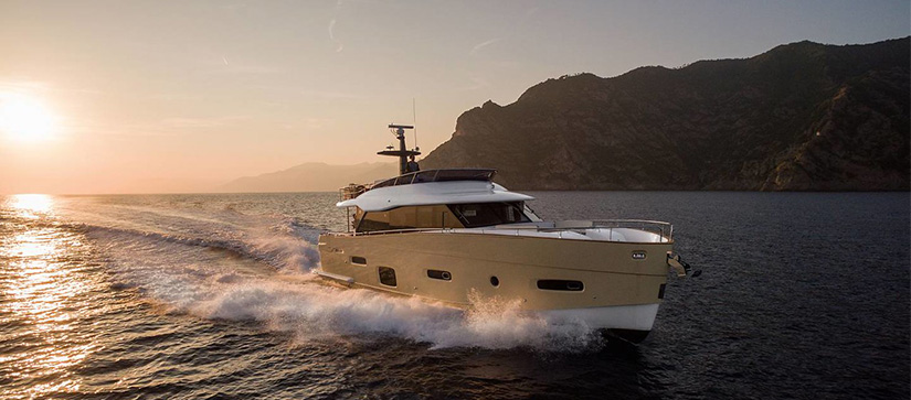 boat running on water