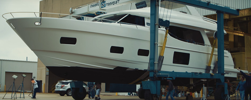 Boat being lifted - Making of the Ocean Alexander 70e Video