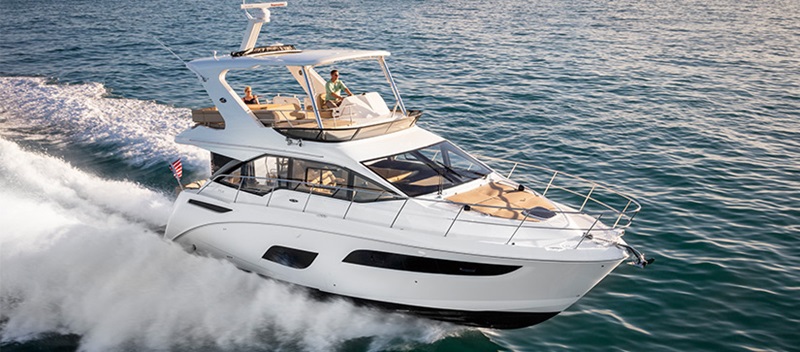 Sea Ray cruising though the ocean - Sea Ray Fly 460 Video