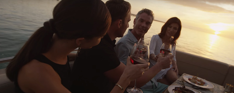 Couples talking on a Sea Ray with a sunset view - Sea Ray L-Class Video