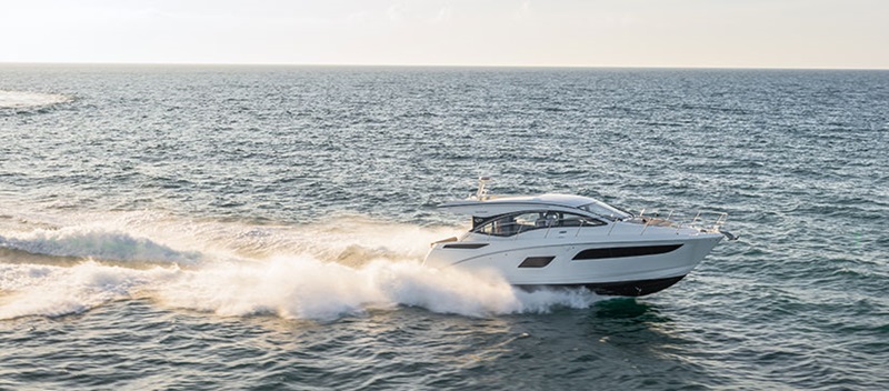 Boat cruising through the water - Sea Ray Sundancer 400 Video
