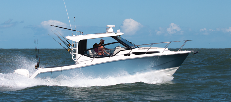 Boston Whaler 325 Conquest running out on the water
