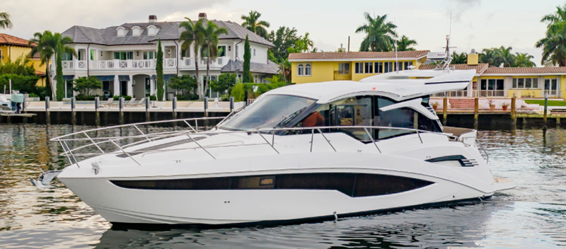 Galeon 410 HTC out on the water