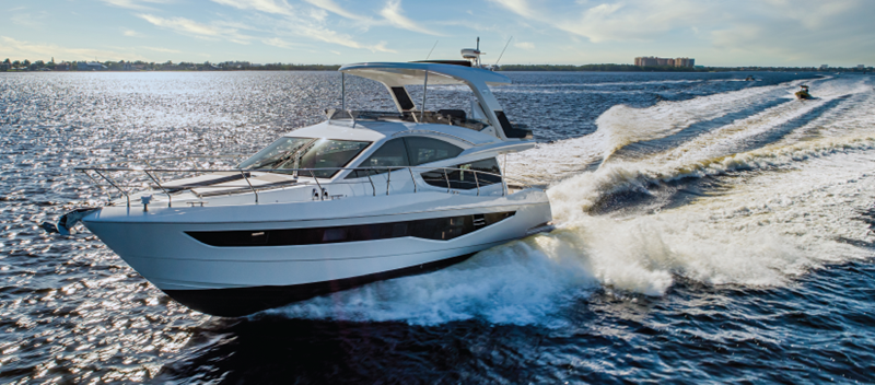 Galeon 550 Fly running out on the water