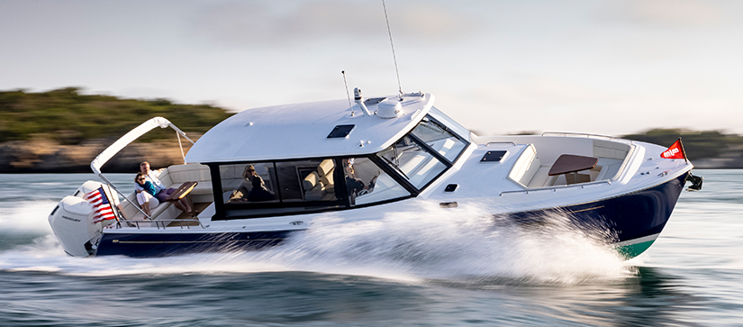 MJM 4 racing in the water