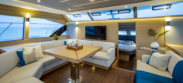 MarineMax 545 salon view