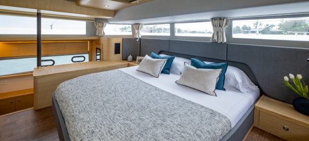 MarineMax 545 Stateroom view