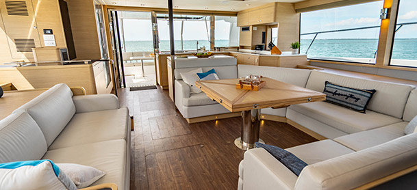 MarineMax 545 interior 