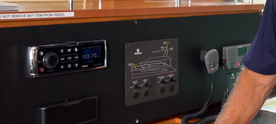 Power Catamaran Stereo System