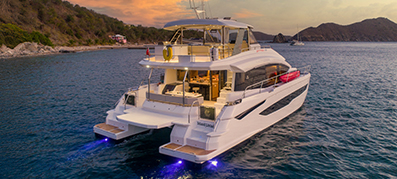 A MarineMax 545 Crewed Charter