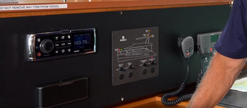 Power Catamaran Stereo System