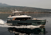 azimut magellano 60 running on the water