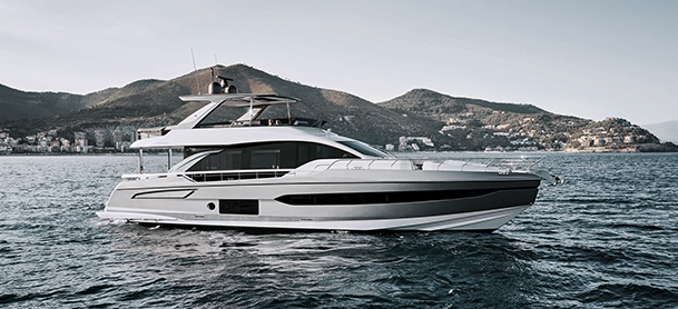 Azimut 78 FLY on the water