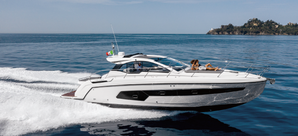 Azimut A45 Yacht out on the water